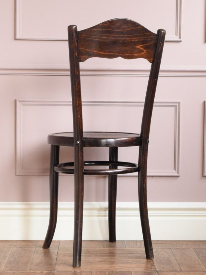 おしゃれな椅子、ベントウッドチェアの後ろ姿