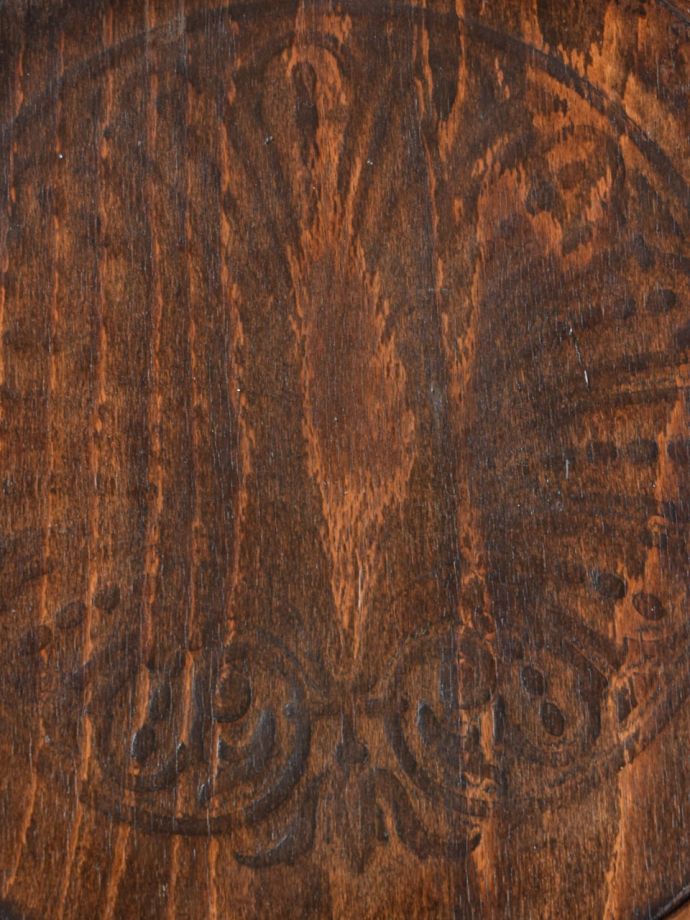 アンティークの椅子の座面の模様