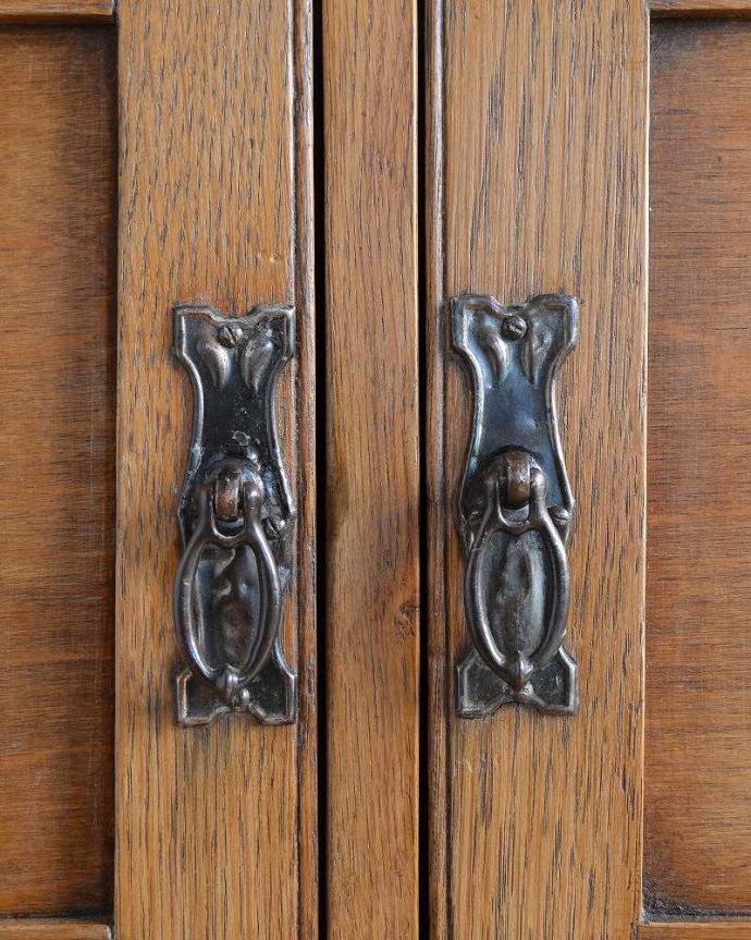 サイドボード アンティーク家具 アンティークならではの美しいタイルが魅力、英国輸入のウォッシュスタンド。アンティークらしい取っ手のデザイン取っ手のデザインも素敵。(k-1896-f)