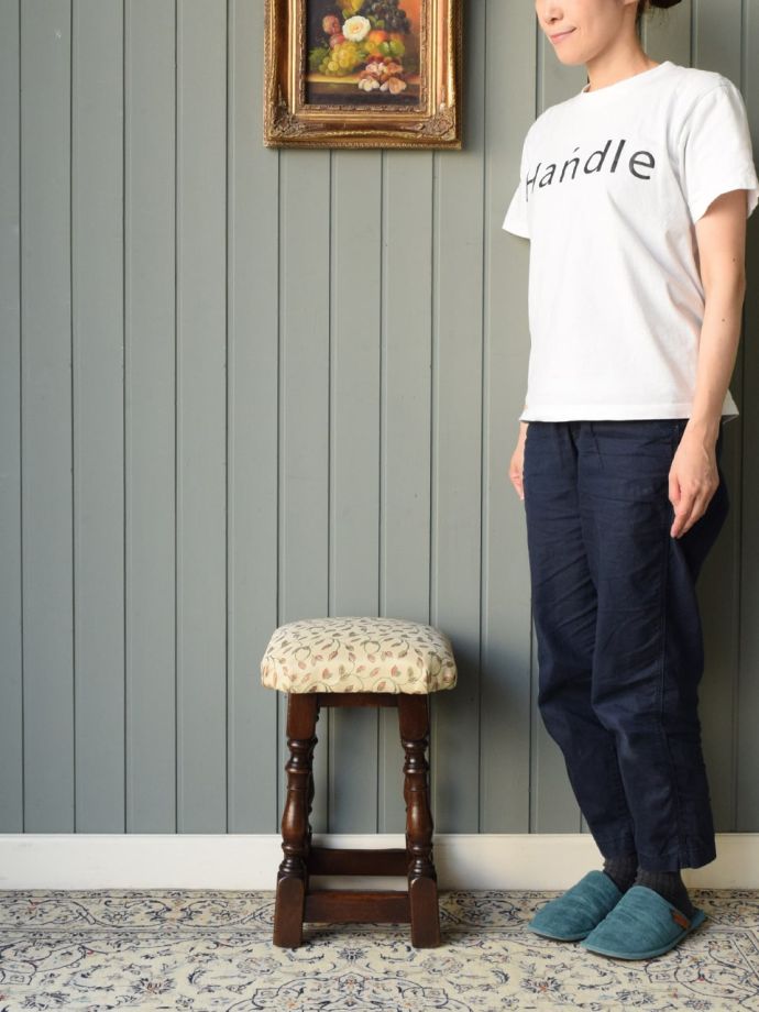 アンティークのスツール