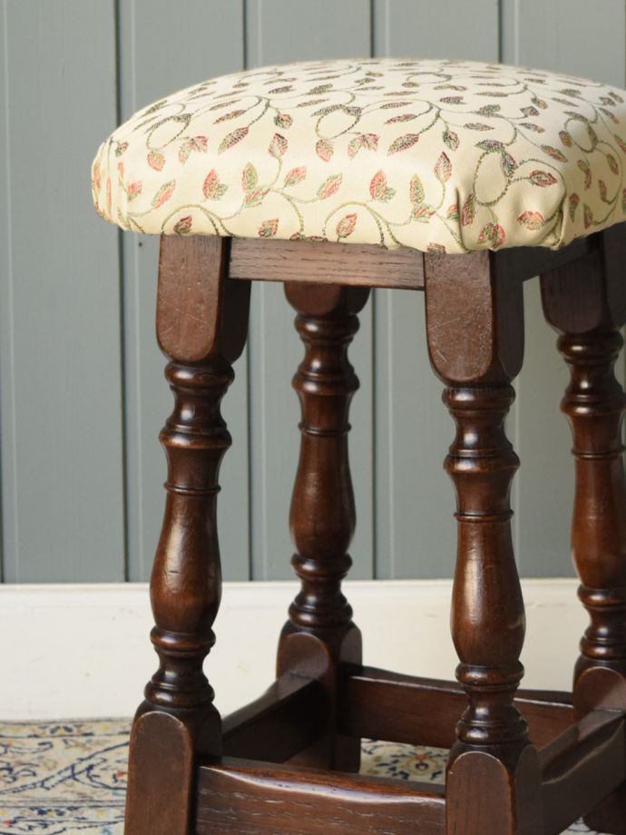 おしゃれなアンティークスツール