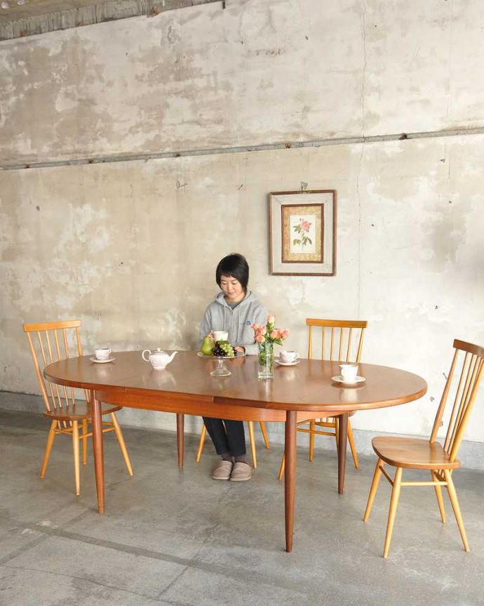 G-PLAN(Gプラン)　アンティーク家具　サイズが変えられる伸張式のダイニングテーブル、G-PLANのヴィンテージ家具。スマートなデザインが人気のヴィンテージテーブルシンプルなデザインだから、どんなインテリアにも似合っちゃう所が人気のヒミツ。(k-1904-f)