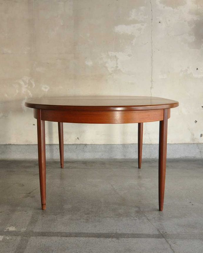 G-PLAN(Gプラン)　アンティーク家具　サイズが変えられる伸張式のダイニングテーブル、G-PLANのヴィンテージ家具。こちら側も、もちろんキレイです。(k-1904-f)