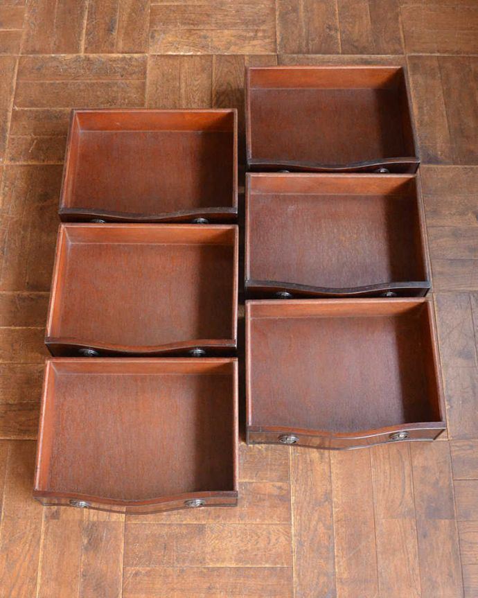 アンティークのチェスト　アンティーク家具　マホガニー材のアンティーク英国輸入家具、美しいチェスト。ピカピカに修復したので、何を入れてもOKです。(k-1907-f)