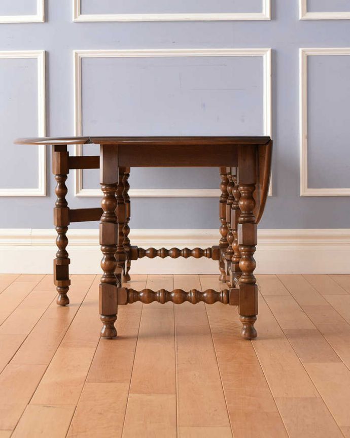 アーコールの家具　アンティーク家具　アーコールのアンティーク家具、伸張式のコーヒーテーブル（ゲートレッグテーブル）。片方開くと････片方のリーフを開くとこんな感じ。(k-1908-f)