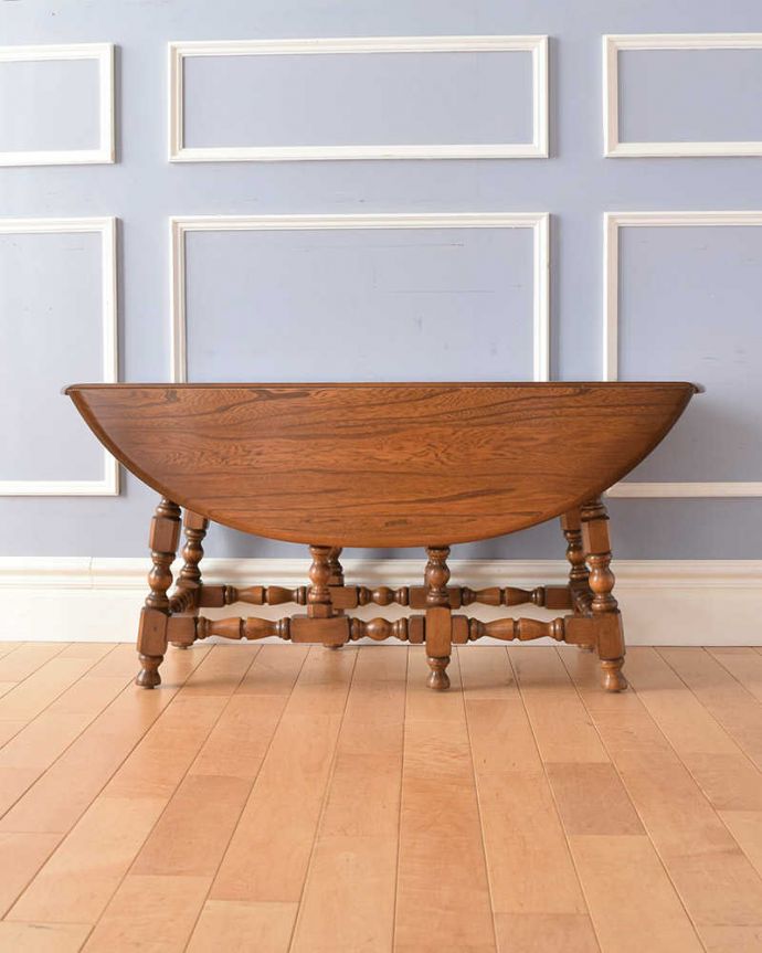 アーコールの家具　アンティーク家具　アーコールのアンティーク家具、伸張式のコーヒーテーブル（ゲートレッグテーブル）。クルッと回転。(k-1908-f)