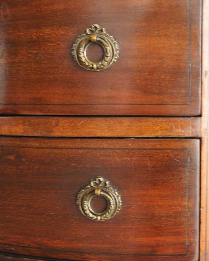 アンティークのキャビネット　アンティーク家具　英国輸入のアンティーク家具、マホガニー材を使ったキャビネット（飾り棚）。。(k-1916k-f)