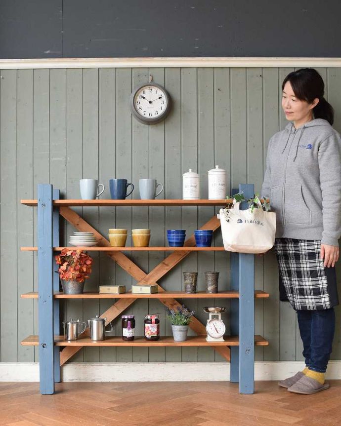 アンティークのキャビネット アンティーク家具 パイン材のアンティーク家具、ペイントのオープンシェルフ(本棚)。お部屋をパッと華やかにしてくれるペイントの棚可愛い色のペイント家具。(k-1917k-f)