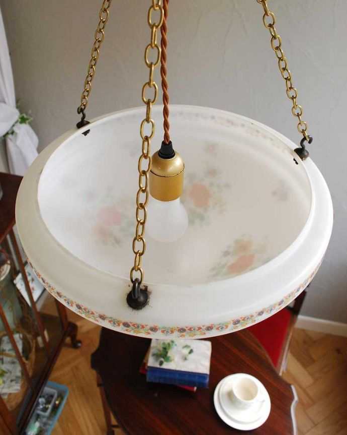 シャンデリア　照明・ライティング　お花模様が可愛いアンティークハンギングボウル（Ｅ26球付）。しっかりオーバーホウルをしていますので、ご安心くださいね。(k-1918-z)