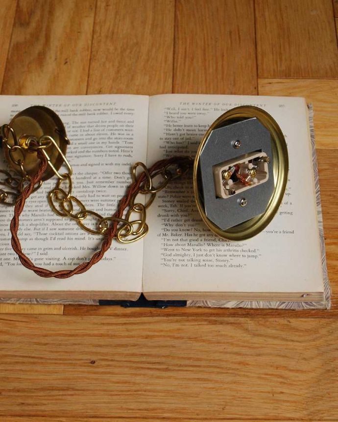 シャンデリア　照明・ライティング　お花模様が可愛いアンティークハンギングボウル（Ｅ26球付）。引っ掛けシーリングのタイプに加工してお届けしますので、リビングやダイニングテーブルの上などお好きな場所に簡単に取り付けてみてください。(k-1918-z)