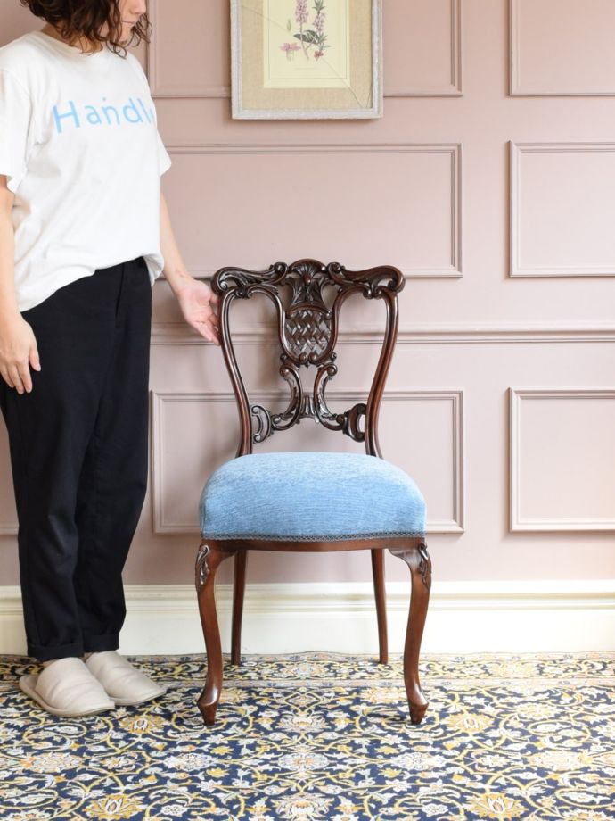 英国アンティークのサロンチェア