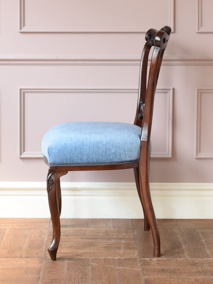 アンティークの椅子の側面