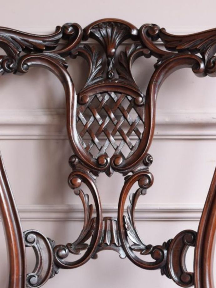 英国アンティークらしい装飾