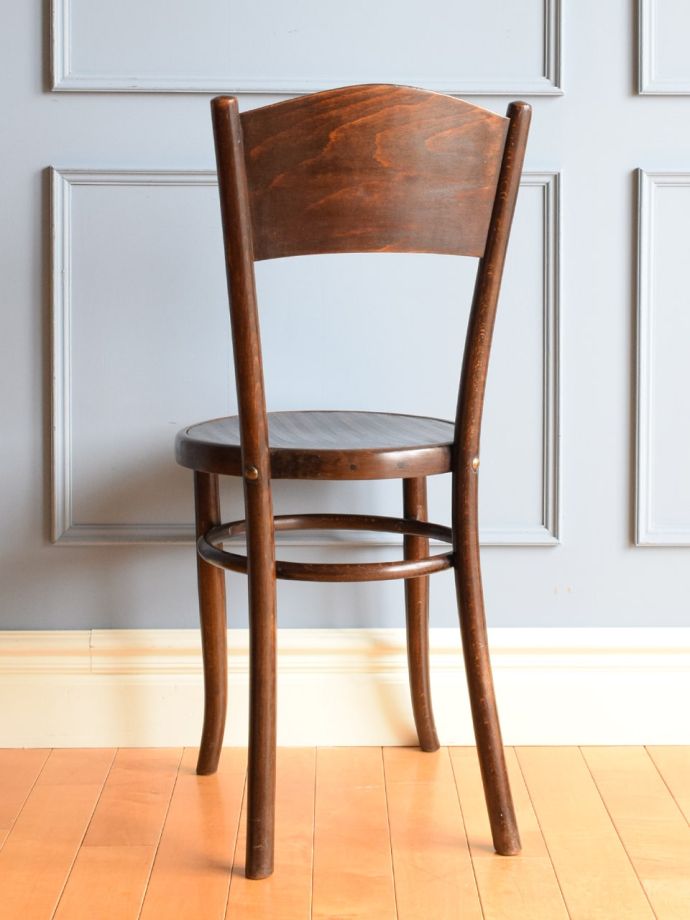 おしゃれな椅子、ベントウッドチェアの後ろ姿