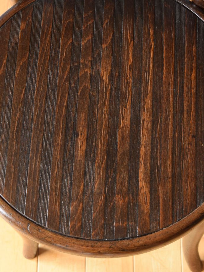 アンティークの椅子の座面の模様