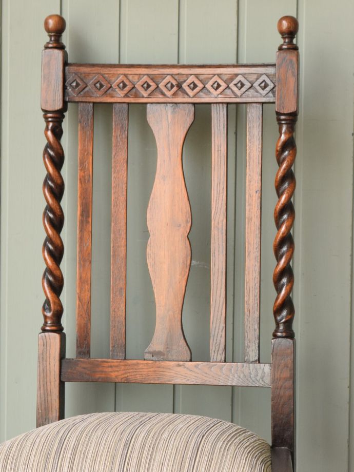 アンティークらしい美しい椅子