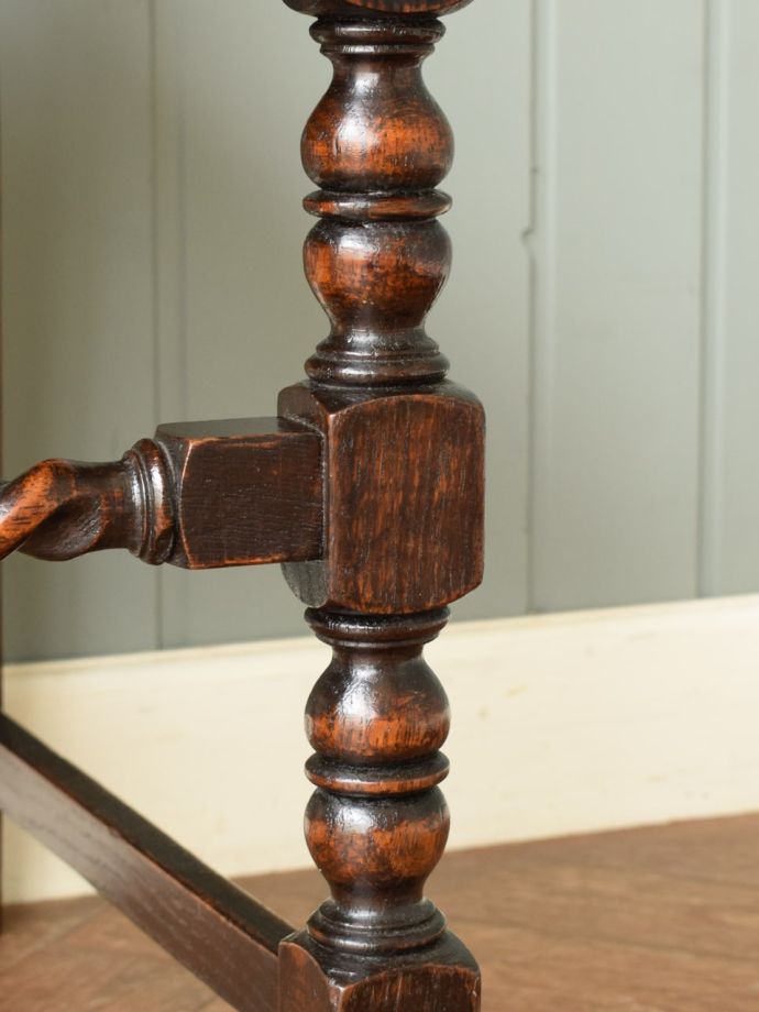 アンティークチェアの装飾