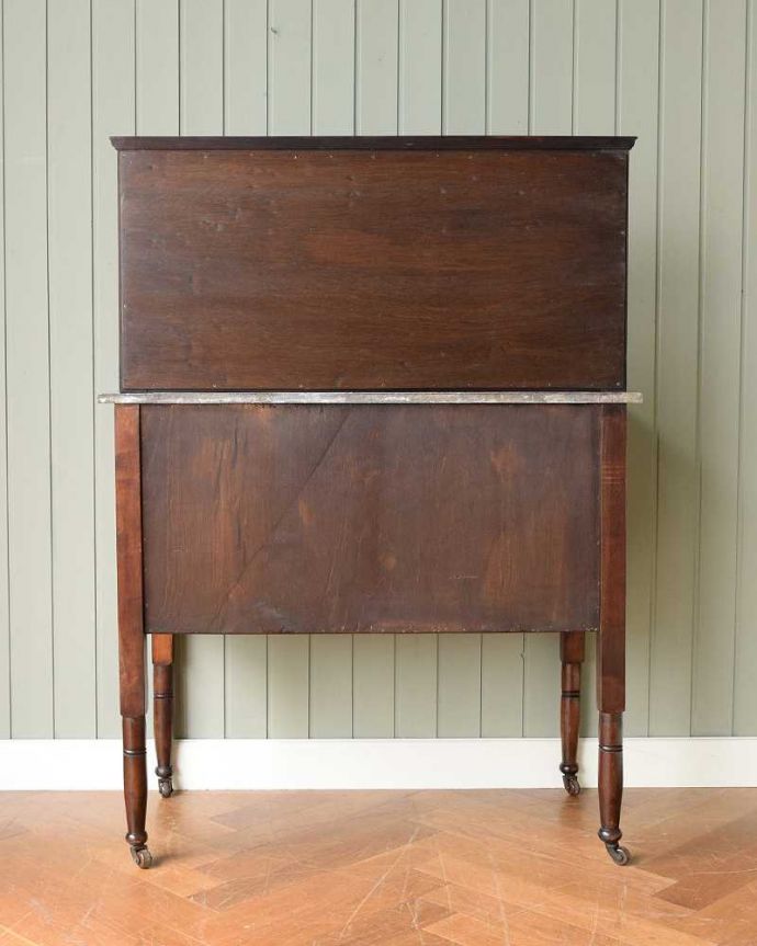 サイドボード　アンティーク家具　英国のアンティーク家具、お花模様のタイルがキレイなウォッシュスタンド。キレイに修復しました！アンティークは新品ではないので、経年変化によるキズはありますが、専門の職人がキレイにお直しをしているので、後姿もキレイです。(k-1928-f)