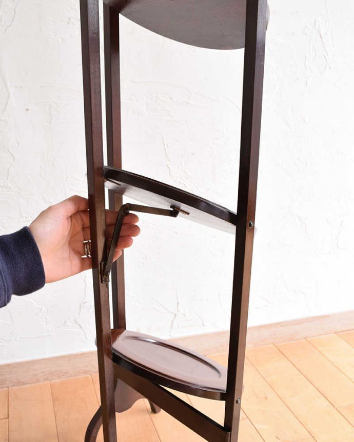 プランツスタンド・ケーキスタンド　アンティーク家具　英国のアフタヌーンティーを自宅で楽しめる、マホガニー材のアンティークケーキスタンド 。あっという間に組み立て出来ます女性でも簡単に組み立て出来ます。(k-1929-f)