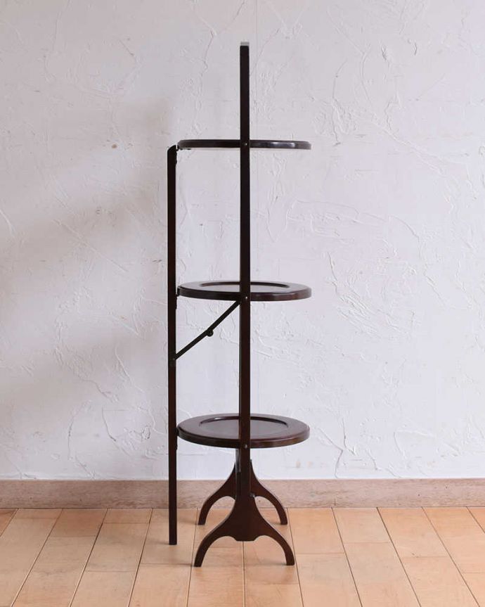 プランツスタンド・ケーキスタンド　アンティーク家具　英国のアフタヌーンティーを自宅で楽しめる、マホガニー材のアンティークケーキスタンド 。横から見るとこんな形アンティークは新品ではないので、経年変化によるキズはありますが、専門の職人がしっかり修復したのでキレイです。(k-1929-f)