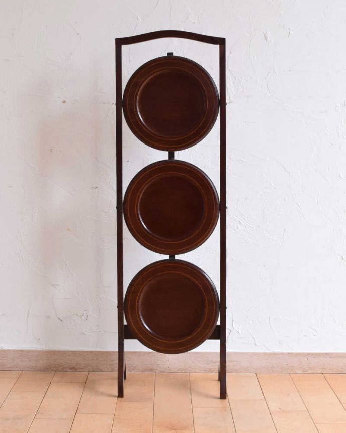 プランツスタンド・ケーキスタンド　アンティーク家具　英国のアフタヌーンティーを自宅で楽しめる、マホガニー材のアンティークケーキスタンド 。畳むとこんなにコンパクト正面から見るとスクリーンのように見える姿もなんだか上品です。(k-1929-f)