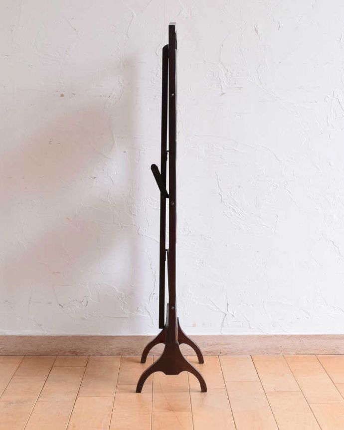 プランツスタンド・ケーキスタンド　アンティーク家具　英国のアフタヌーンティーを自宅で楽しめる、マホガニー材のアンティークケーキスタンド 。こんなにコンパクト畳むとこんなにコンパクトなサイズになるので、狭い場所にも片付けられます。(k-1929-f)