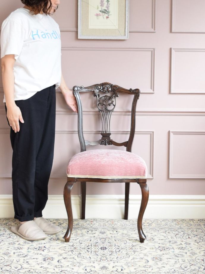 英国アンティークのサロンチェア