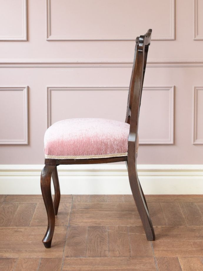 アンティークの椅子の側面