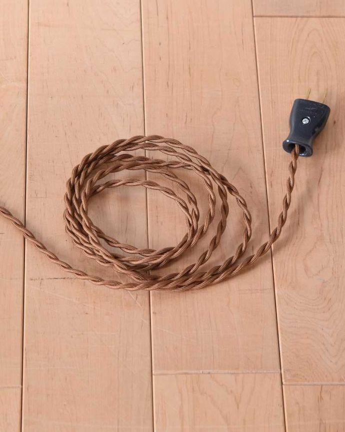 スタンドライト　照明・ライティング　サーモンピンクのシェードがエレガント、木製スタンドのアンティークフロアランプ。。(k-1934-f)