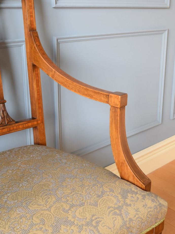 アンティークの椅子のアーム