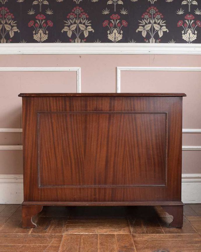 アンティークのデスク・書斎机 アンティーク家具 書斎で楽しむ英国輸入家具、引き出しが沢山付いた大人のためのアンティークデスク。後ろ姿もキレイなんです。(k-1935-f)