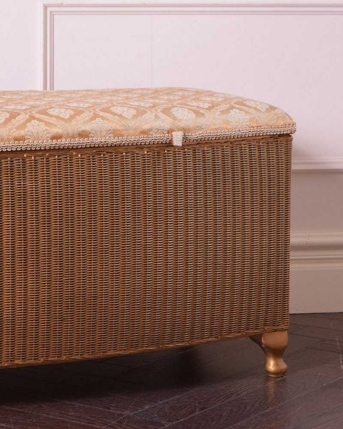 ロイドルームボックス アンティーク家具 イギリス輸入のアンティーク家具、便利なロイドルームボックスチェア(ベンチボックス)。お部屋の挿し色にロイドルームは色も特長的。(k-1936-f)