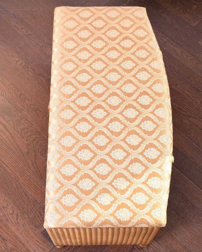 ロイドルームボックス アンティーク家具 イギリス輸入のアンティーク家具、便利なロイドルームボックスチェア(ベンチボックス)。スツール代わりにも使えます天板はスツールとして使うことも出来るんです。(k-1936-f)