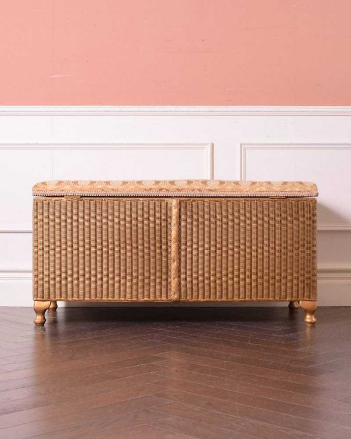 ロイドルームボックス アンティーク家具 イギリス輸入のアンティーク家具、便利なロイドルームボックスチェア(ベンチボックス)。後ろ姿も見て下さい。(k-1936-f)