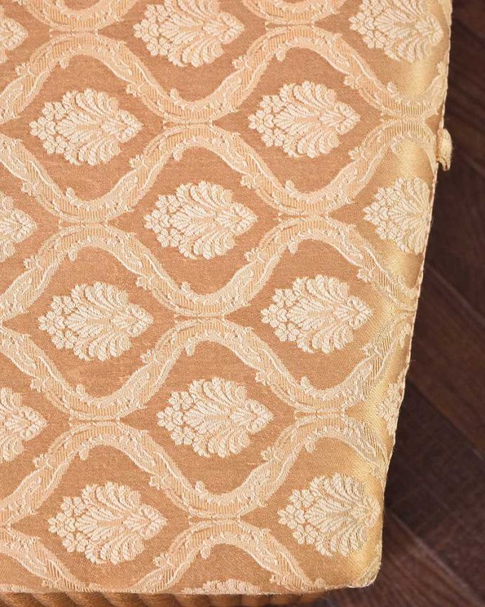 ロイドルームボックス アンティーク家具 イギリス輸入のアンティーク家具、便利なロイドルームボックスチェア(ベンチボックス)。生地のセレクトにもこだわりました優雅な雰囲気をそのままに、一番似合う生地をじっくり選びました。(k-1936-f)