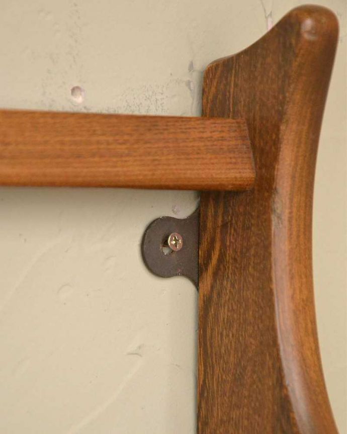 ウォールシェルフ・ウォールハンガー　アンティーク家具　アーコール社のヴィンテージのウォールシェルフ（プレートラック）。カンタンに取り付け出来ます。(k-1937-f)