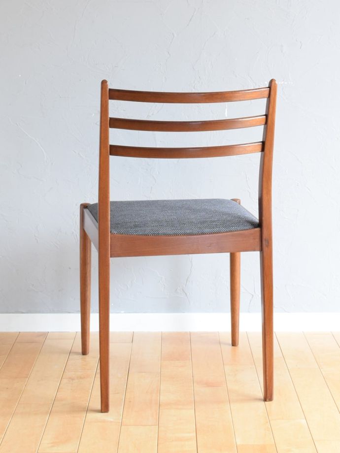 ビンテージチェアの後ろ姿