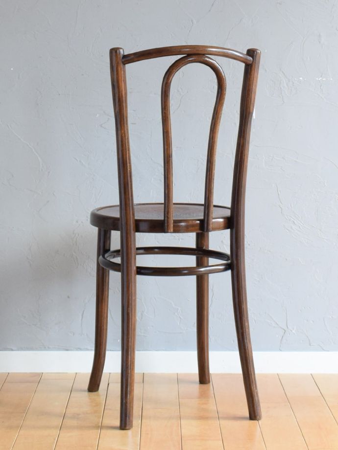 おしゃれな椅子、ベントウッドチェアの後ろ姿