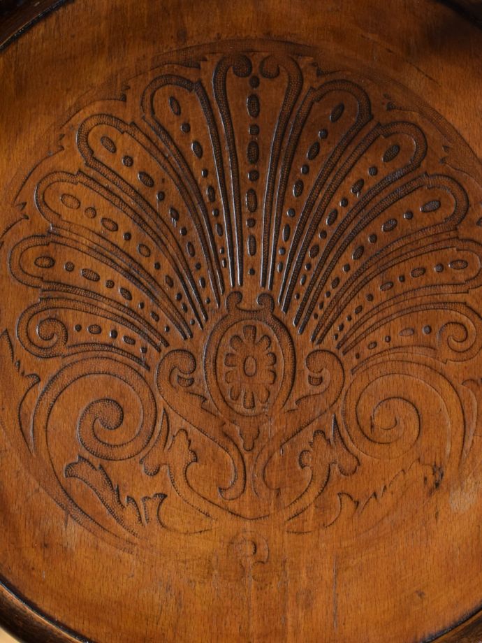 アンティークの椅子の座面の模様