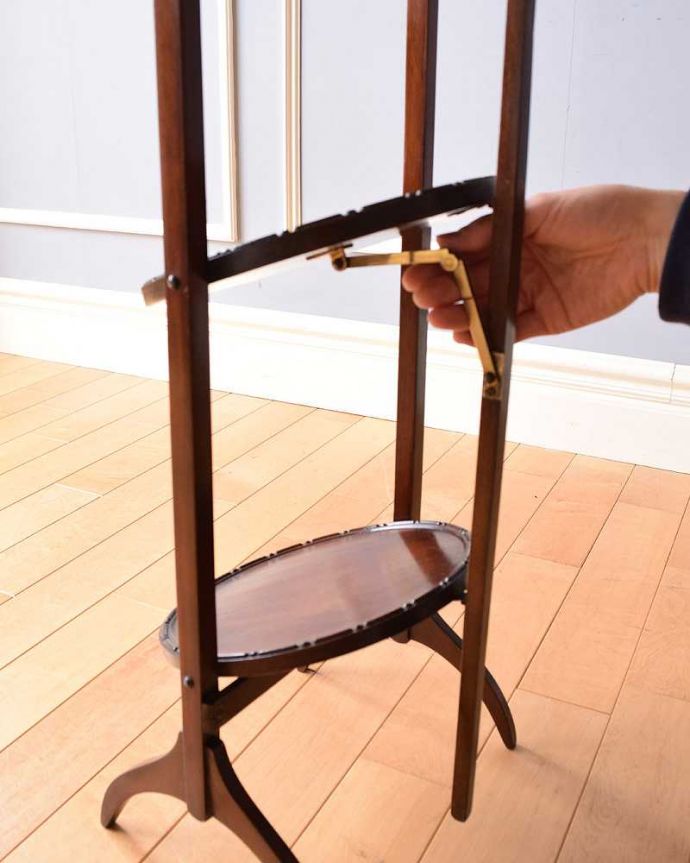 プランツスタンド・ケーキスタンド アンティーク家具 優雅な英国のお茶の時間が過ごせるアンティーク ケーキスタンド。あっという間に組み立て出来ます女性でも簡単に組み立て出来ます。(k-1939-f)