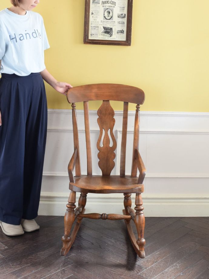 英国アンティークのロッキングチェア