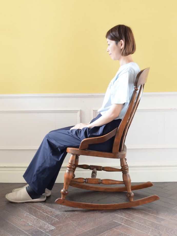 ロッキングチェアの横顔