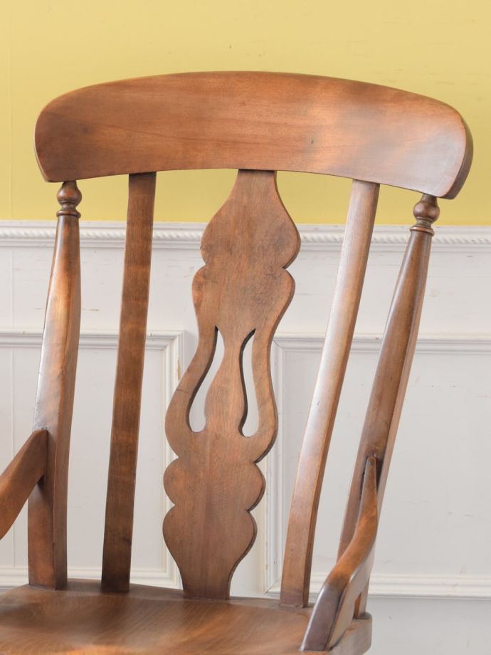 アンティークチェアの背もたれ