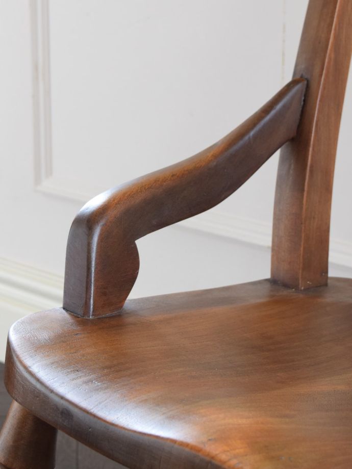 アンティークチェアのアーム