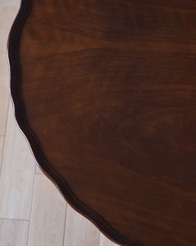 アンティークのテーブル アンティーク家具 英国輸入のアンティーク家具、ウォルナット材のコンソールテーブル。修復には自信がありますHandleでは専門の職人が修復する際、古い塗装を剥離してキレイにお直ししています。(k-1940-f)