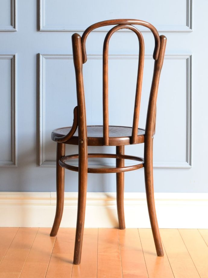 おしゃれな椅子、ベントウッドチェアの後ろ姿