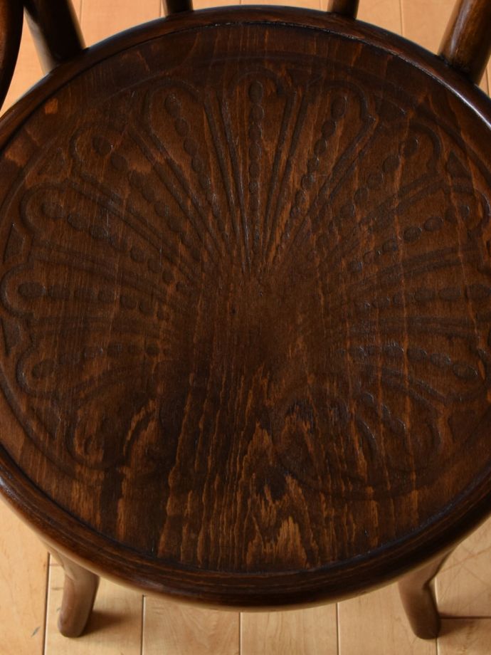 アンティークの椅子の座面の模様