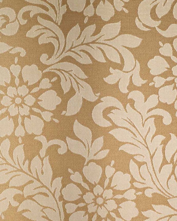 アンティークのキャビネット アンティーク家具 上品な英国スタイルのガラスキャビネット、ハーフムーンのアンティークショーケース。新しく貼り替えましたキャビネットの表情に合わせて、背板の生地をセレクト。(k-1941-f)