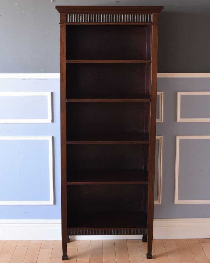 アンティークのキャビネット アンティーク家具 英国輸入のアンティーク家具、スラッと背の高いブックシェルフ(本棚)。キレイに修復したので、安心して使って下さい。(k-1944-f)