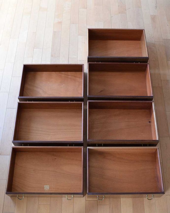 G-PLAN(Gプラン)　アンティーク家具　英国ヴィンテージ家具、かっこいいG-PLANのトラー＆ブラックのハイチェスト。引き出しの中もキレイに修復しました。(k-1945-f)